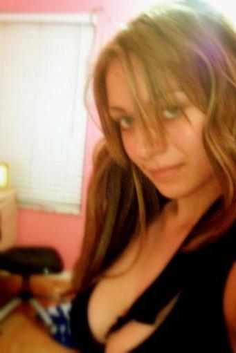 25P Teen with huge tits !