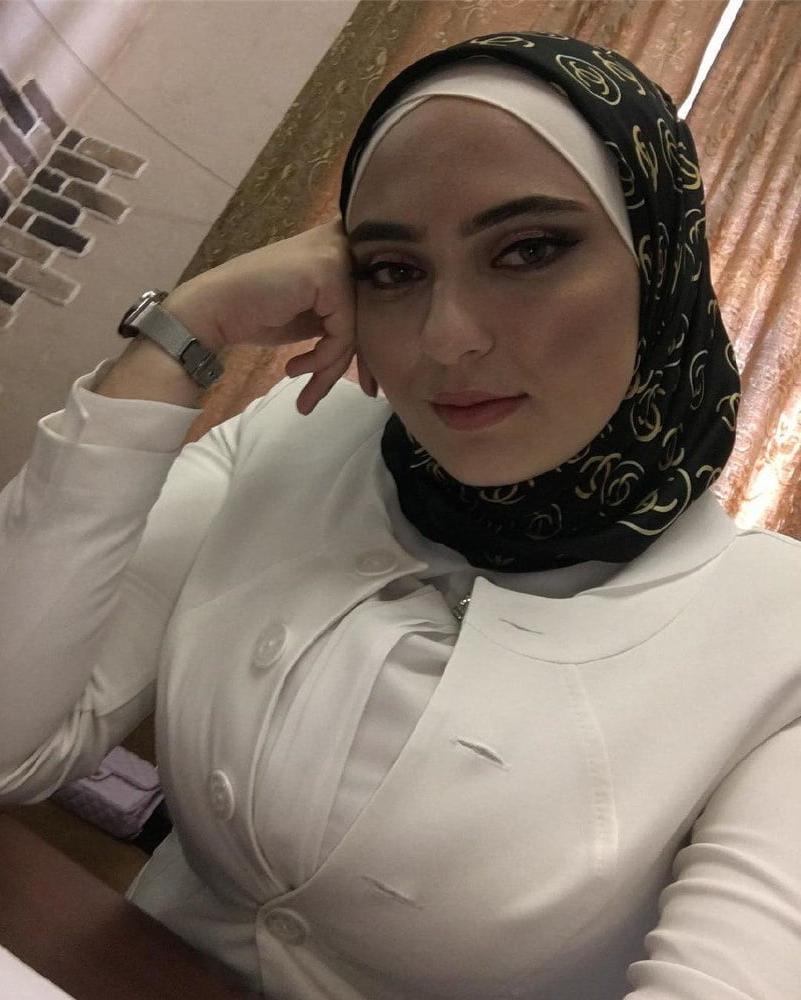 25P Turkish Muslim Mature Hijab - HUGE BOOBS Milf (NON-Porn)