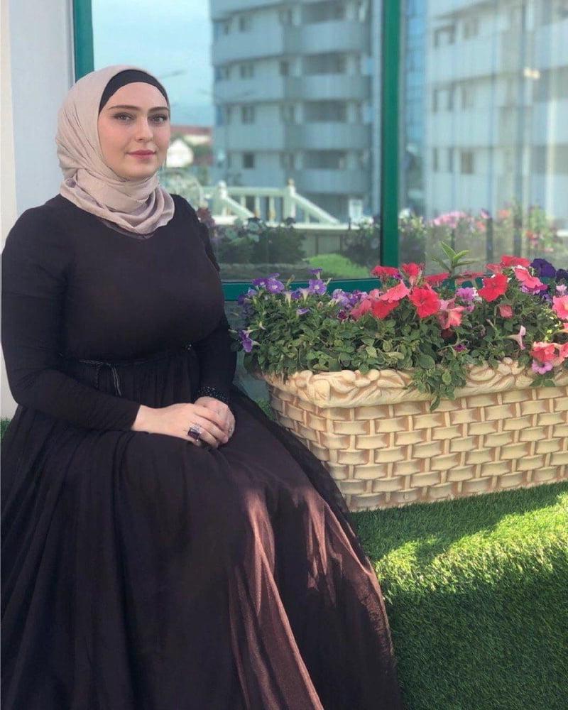 25P Turkish Muslim Mature Hijab - HUGE BOOBS Milf (NON-Porn)