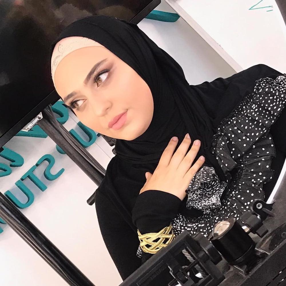 25P Turkish Muslim Mature Hijab - HUGE BOOBS Milf (NON-Porn)