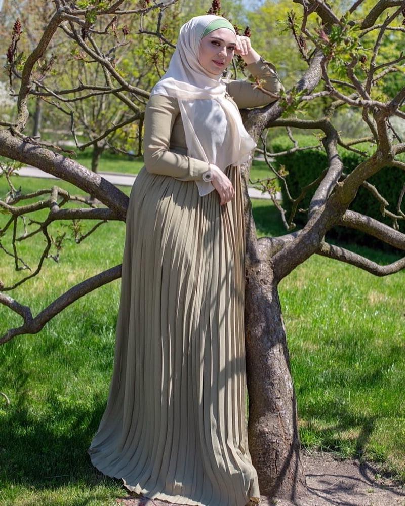 25P Turkish Muslim Mature Hijab - HUGE BOOBS Milf (NON-Porn)