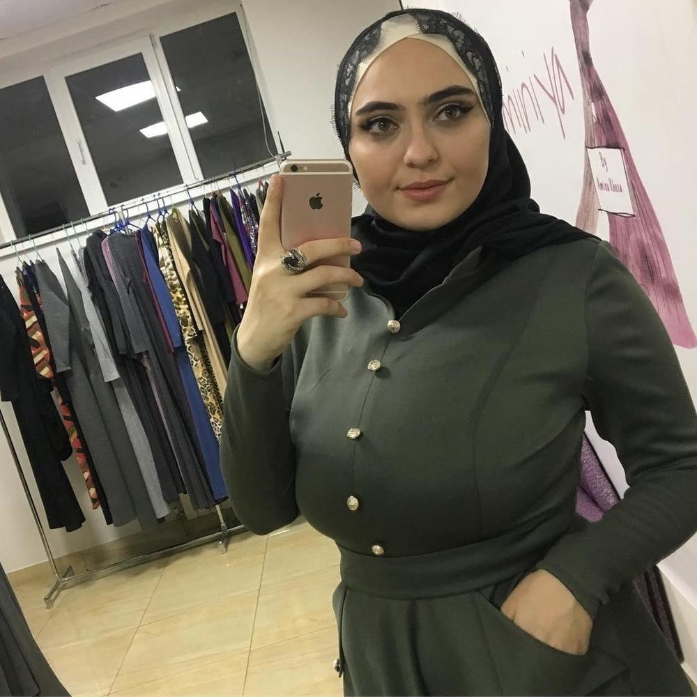25P Turkish Muslim Mature Hijab - HUGE BOOBS Milf (NON-Porn)