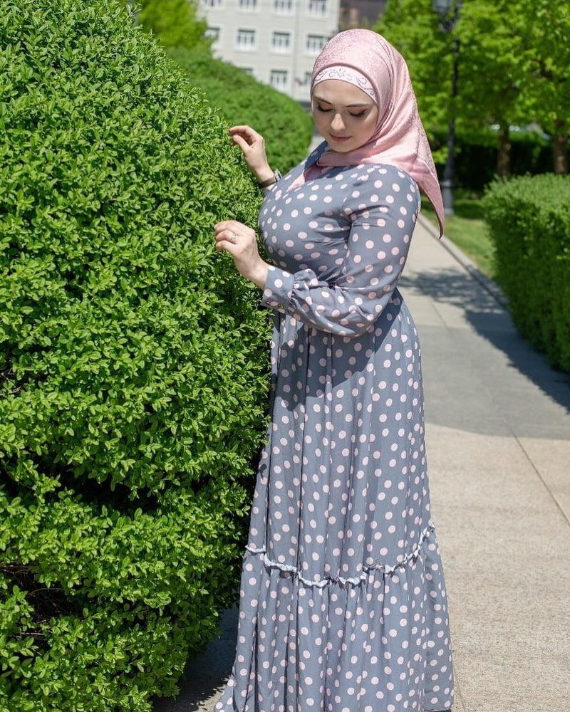 25P Turkish Muslim Mature Hijab - HUGE BOOBS Milf (NON-Porn)