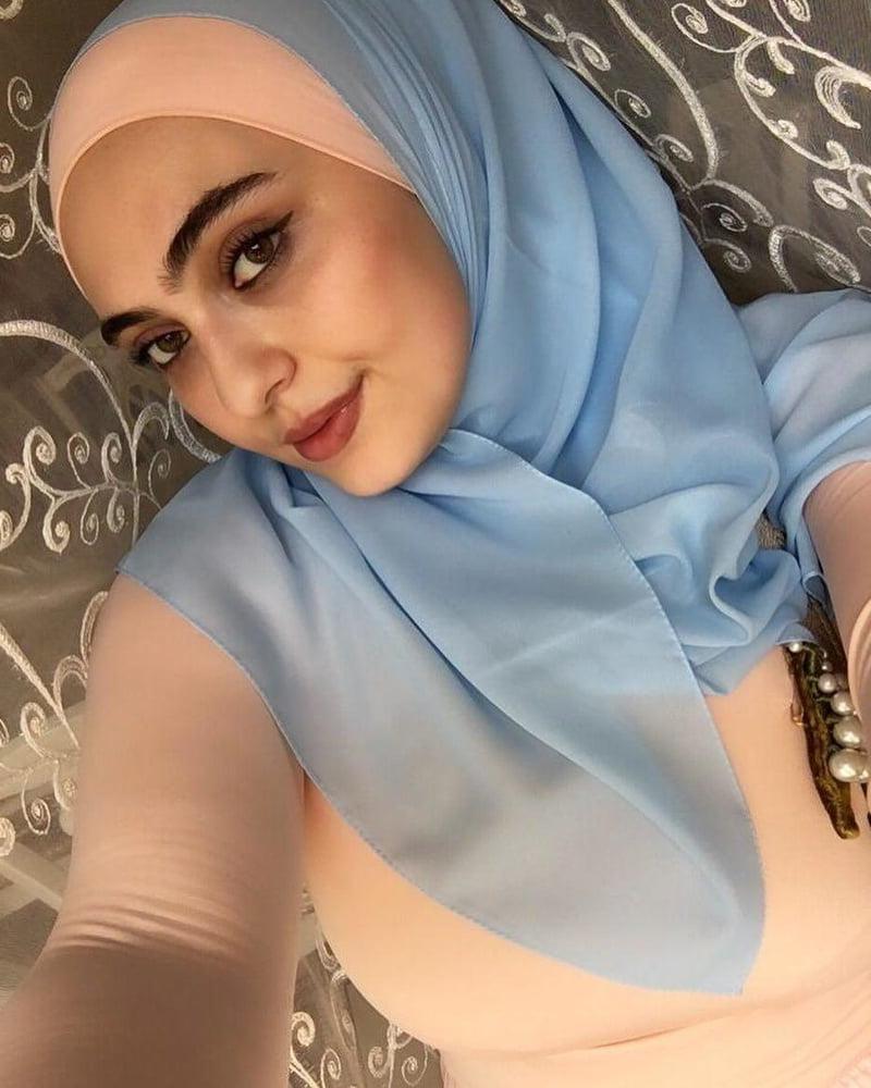 25P Turkish Muslim Mature Hijab - HUGE BOOBS Milf (NON-Porn)