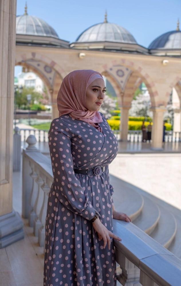 25P Turkish Muslim Mature Hijab - HUGE BOOBS Milf (NON-Porn)