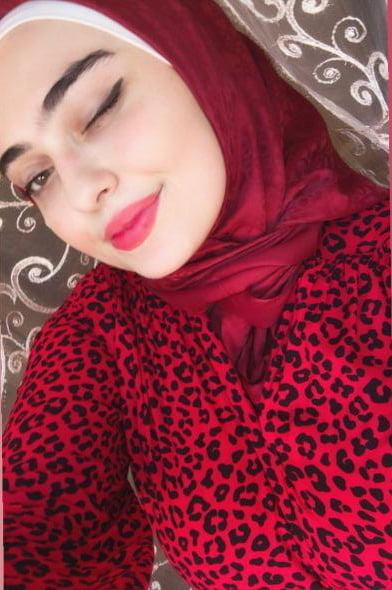 25P Turkish Muslim Mature Hijab - HUGE BOOBS Milf (NON-Porn)
