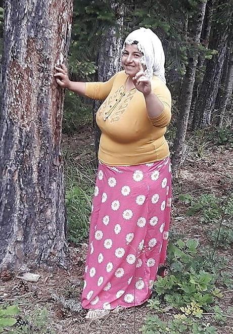 20P Turkish Muslim Mature Hijab - HUGE BOOBS Milf (NON-Porn)