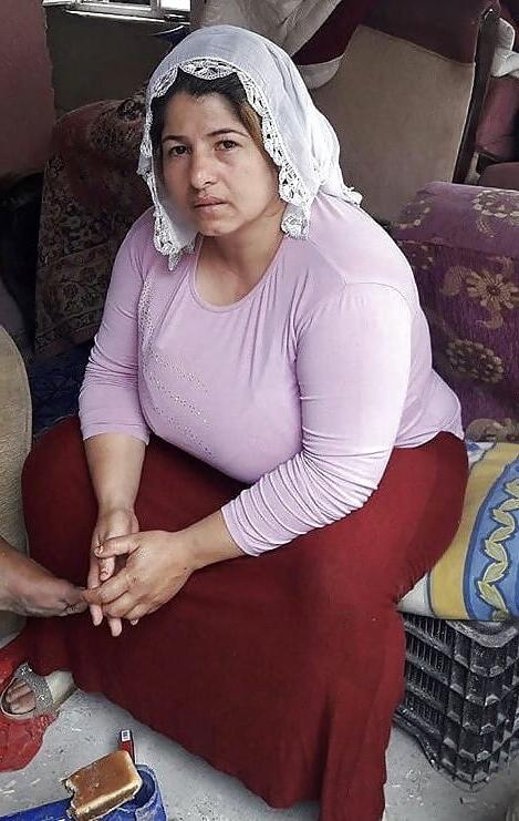 20P Turkish Muslim Mature Hijab - HUGE BOOBS Milf (NON-Porn)