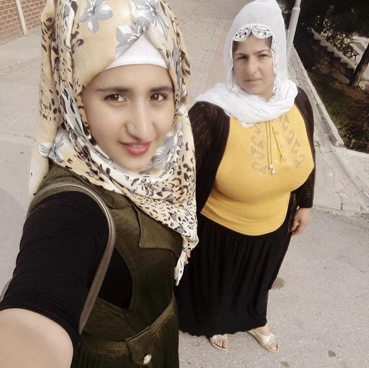20P Turkish Muslim Mature Hijab - HUGE BOOBS Milf (NON-Porn)