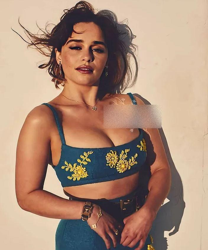 25P Emilia Clarke - from fatty to slim slut