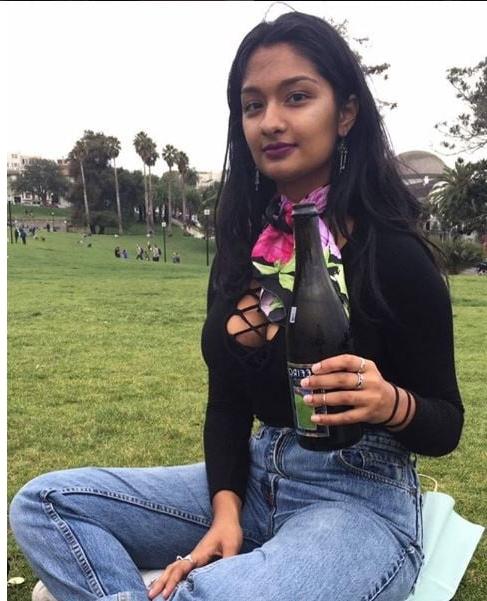 18P Hot Indian college chick with huge tits