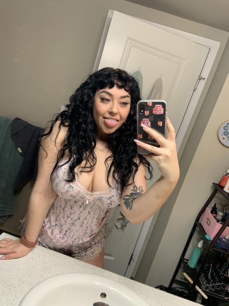25P Rachel and her huge tits