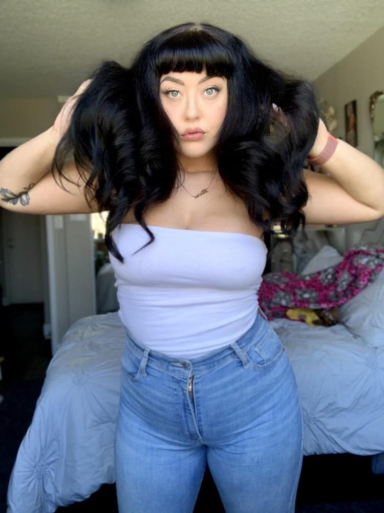 25P Rachel and her huge tits