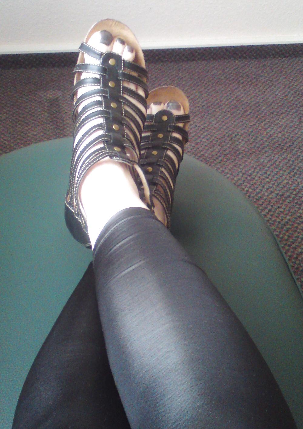 16P Sissy feet n legs