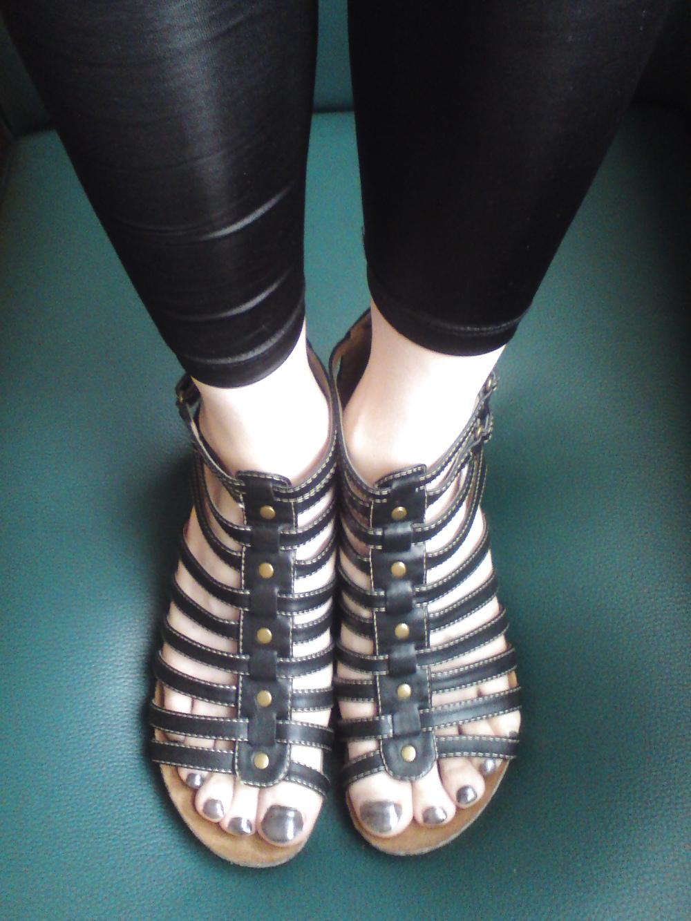 16P Sissy feet n legs