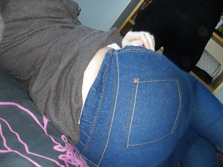 25P Facebook babe with HUGE ass