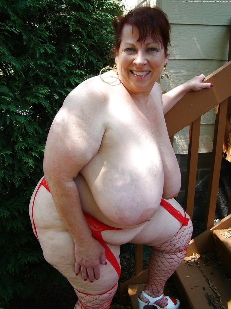 25P Mature huge boobs suckling done right