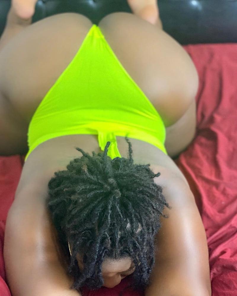 17P My huge ass n titties