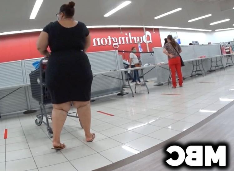 5P Thick Ass auntie Upskirt.. HUGE THIGHS
