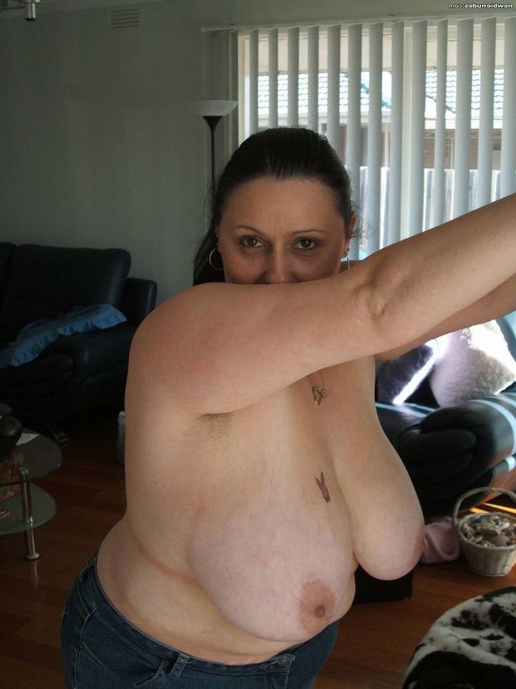 25P Huge tits chibby milf