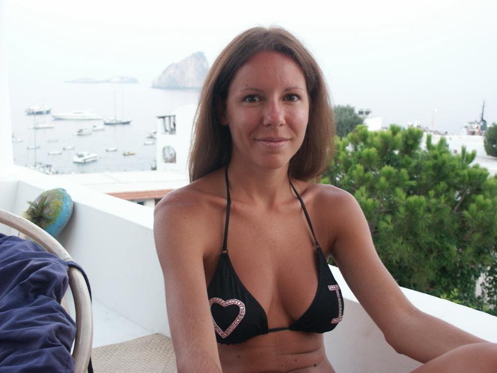 25P Slim brunette webslut MILF with great tits and tanlines