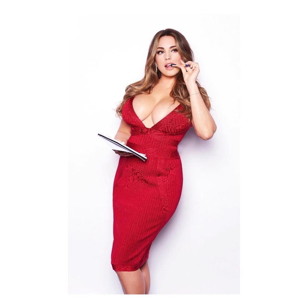 25P Kelly Brook Huge Tits