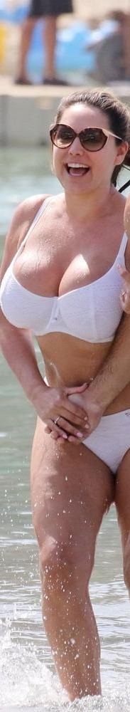 25P Kelly Brook Huge Tits