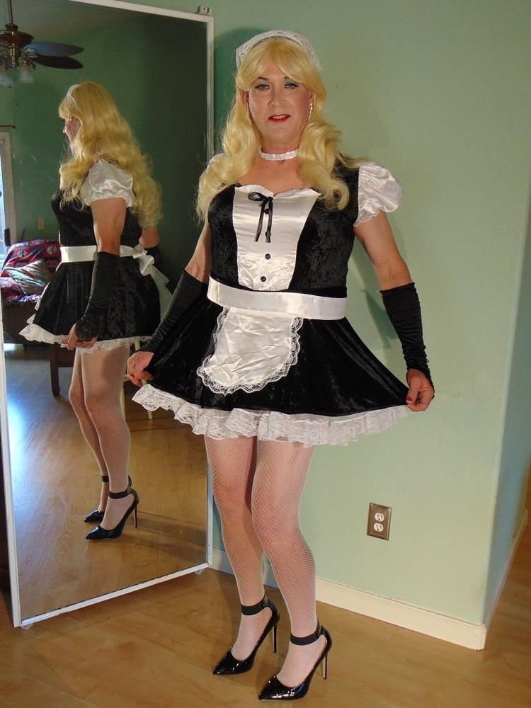 25P Sexy Sissy Maids