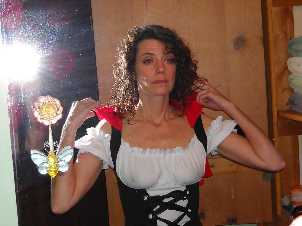 6P Skinny MILF