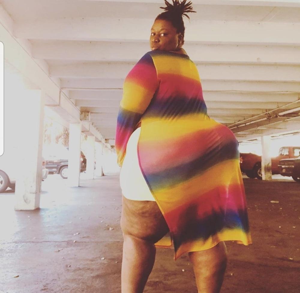25P Huge Tits Huge Ass3