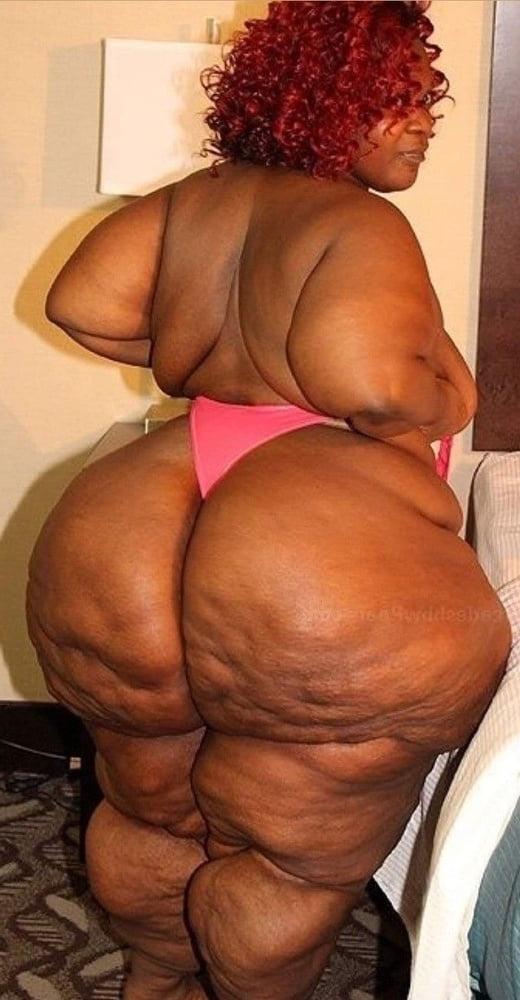 25P Huge Tits Huge Ass3