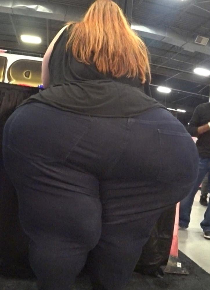 25P Huge Tits Huge Ass3