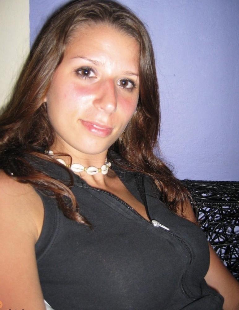 25P Laura - hot slim brunette with great tits