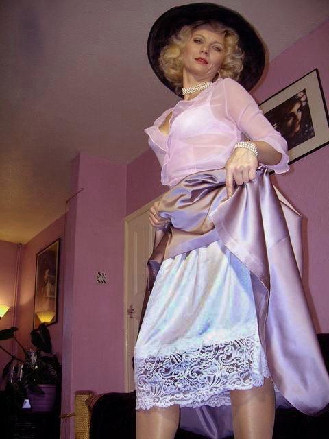 10P Skirt Raising...!