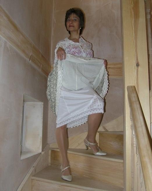 10P Skirt Raising...!