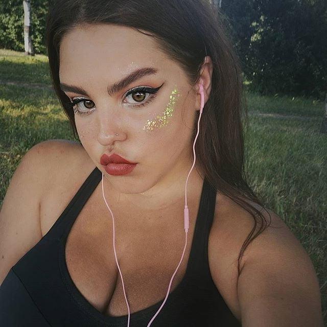 25P Tits ..... Huge Russian Juggs 1.0