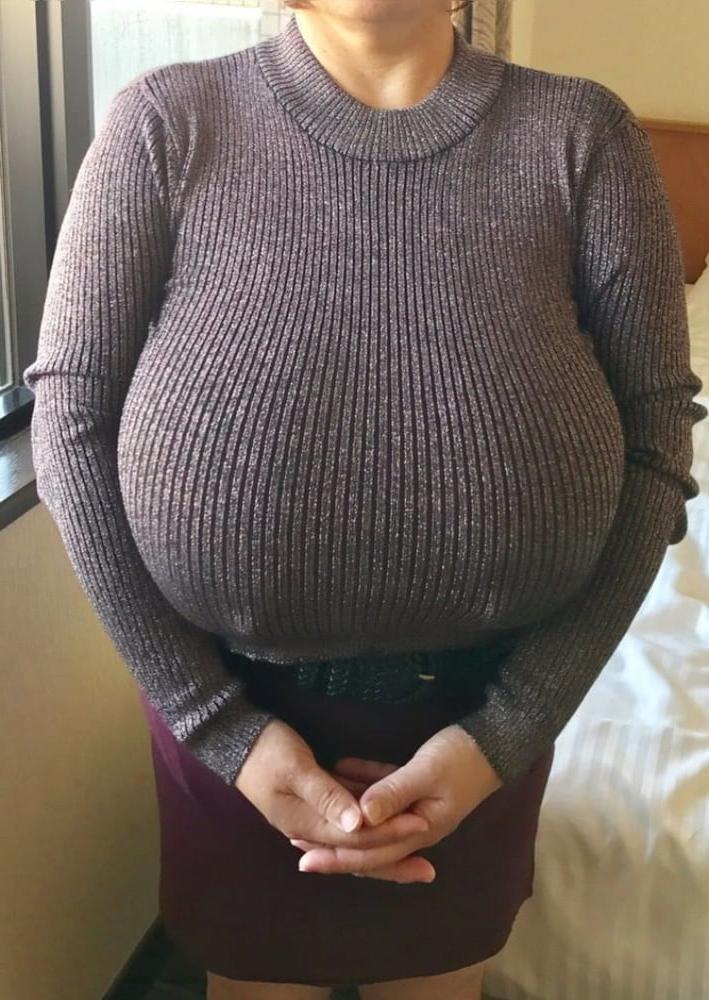 25P Huge boobs (not naked)