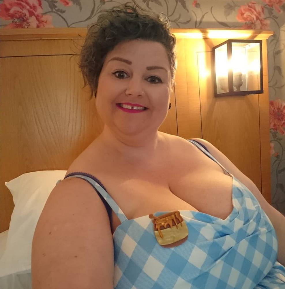 25P Huge boobs (not naked)