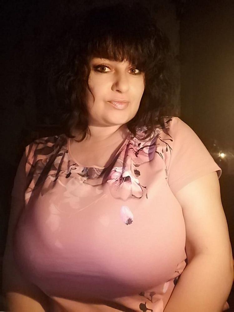 25P Huge boobs (not naked)