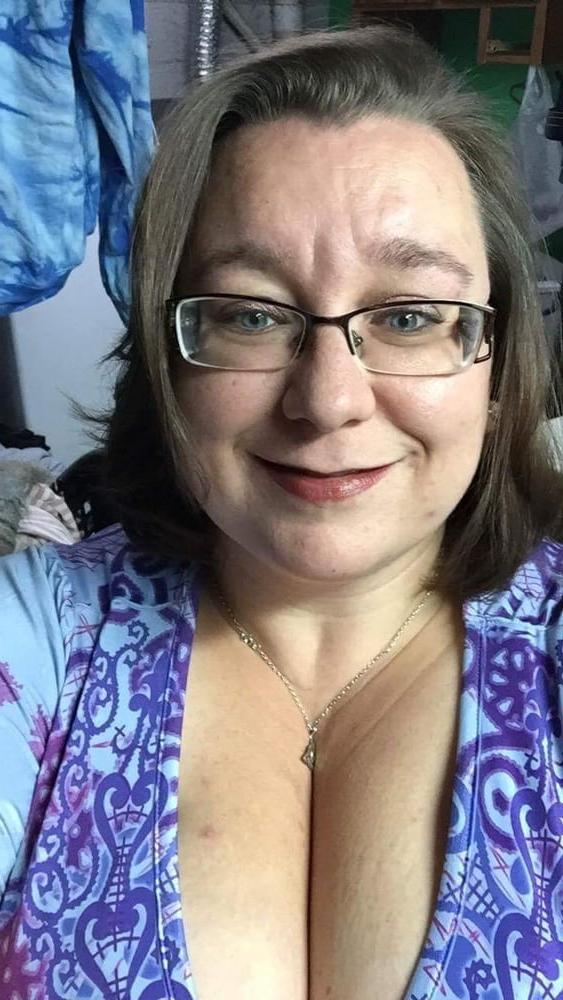 25P 44h huge milf knockers