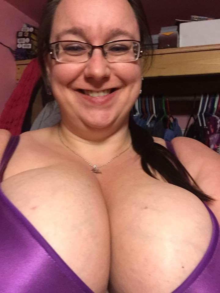 25P 44h huge milf knockers