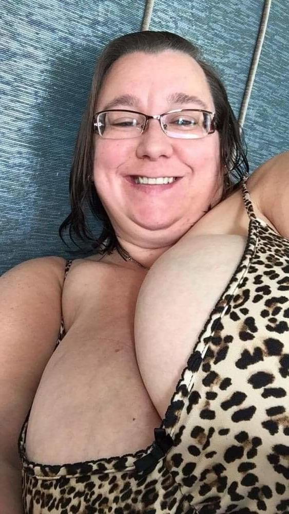 25P 44h huge milf knockers
