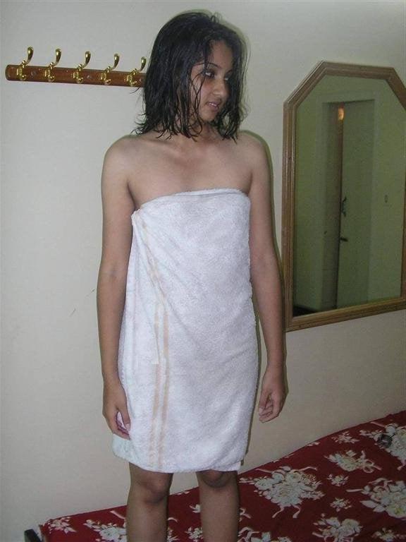 25P Nisha Slim Sexy Girl