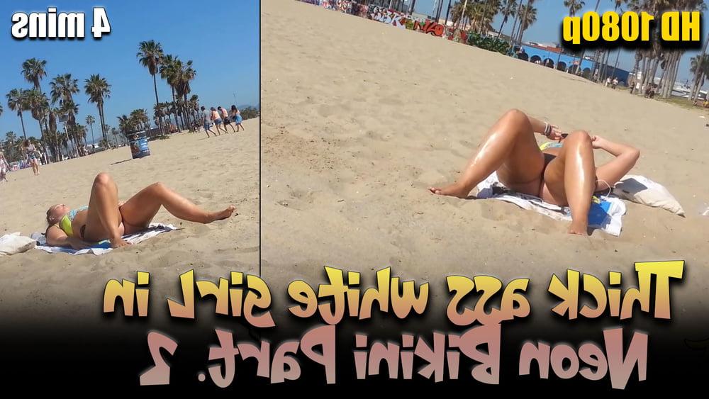 10P Thick ass white girl in bikini, huge pawg ass at the beach