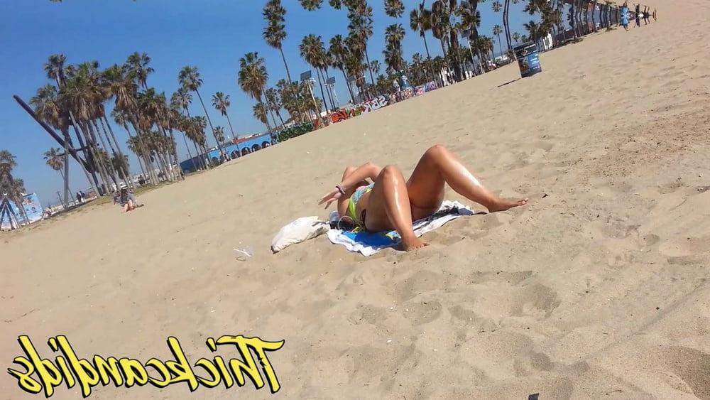 10P Thick ass white girl in bikini, huge pawg ass at the beach