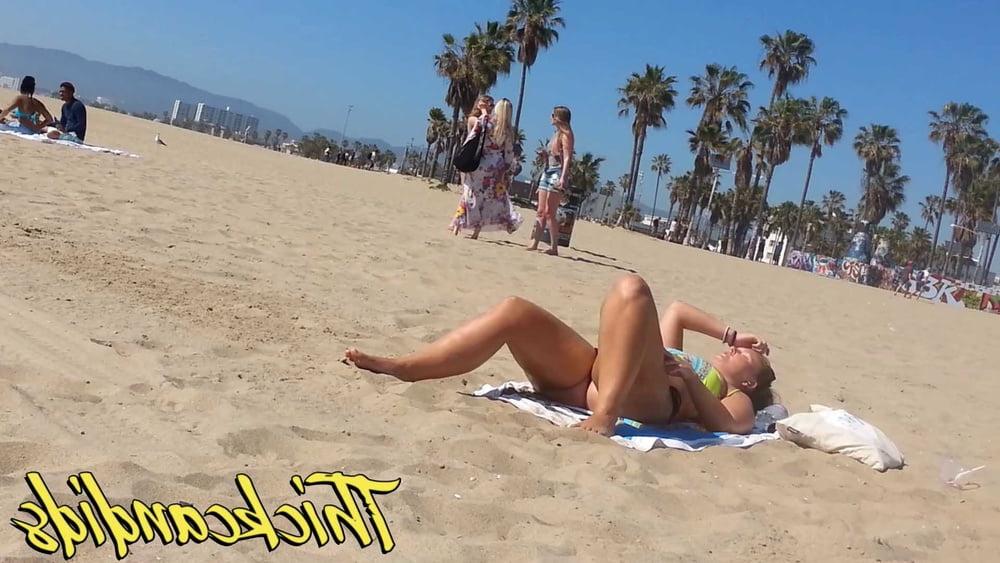 10P Thick ass white girl in bikini, huge pawg ass at the beach