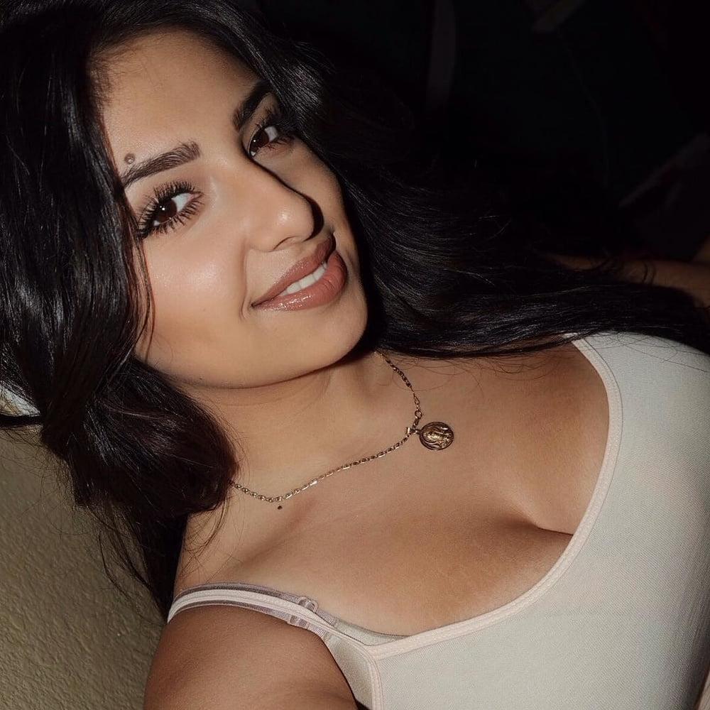 25P Huge Boobs Latina Diana