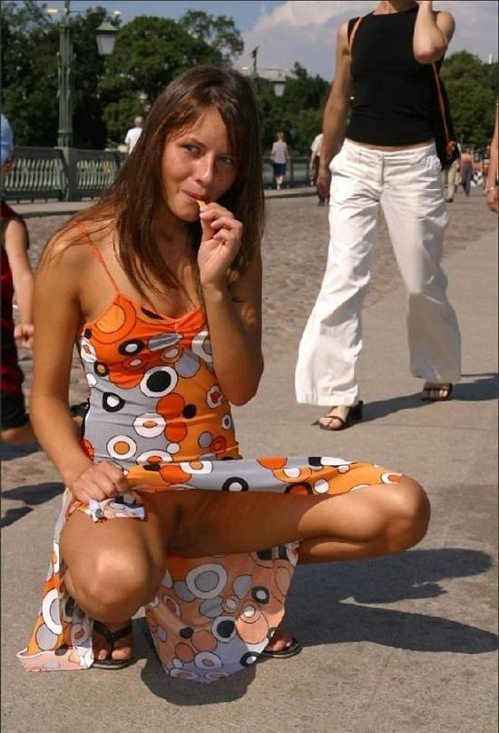 21P Under the skirt without panties