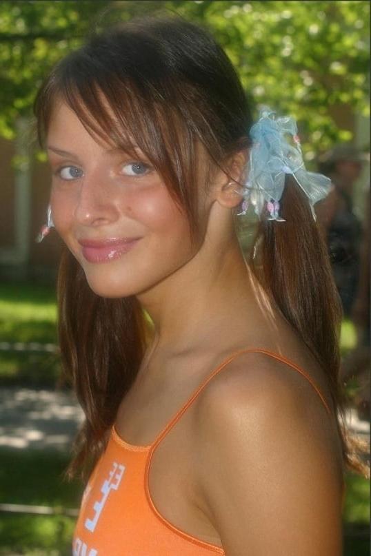 21P Under the skirt without panties