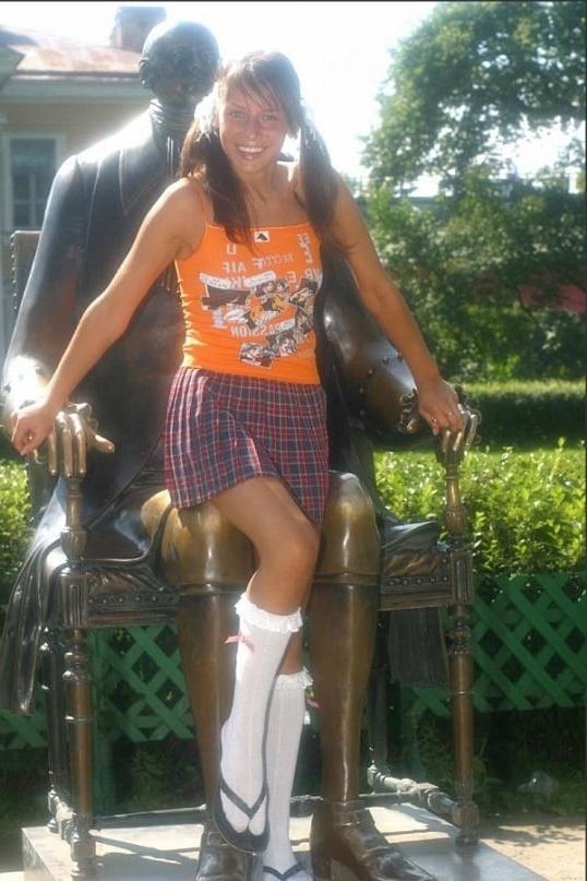 21P Under the skirt without panties